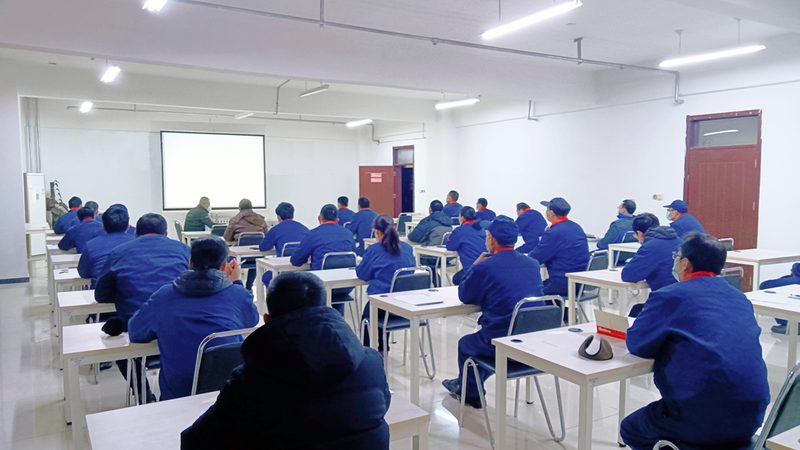 在选择学校时，您可以关注以下几点：